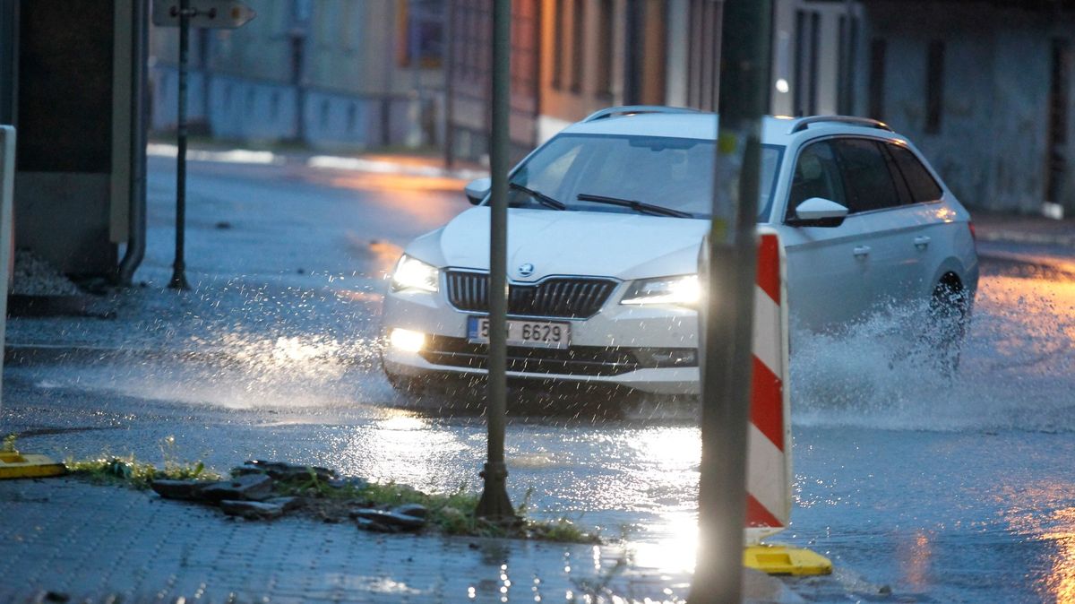 Severovýchod Česka zasáhnou v úterý přívalové deště